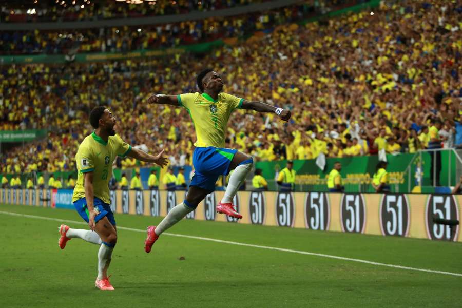 Vinicius celebra su gol contra Colombia.