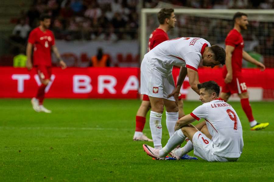 Lewandowski raakt geblesseerd tijdens Polen - Turkije