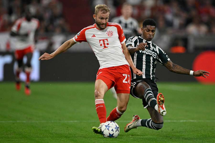 Konrad Laimer (l.) hatte Marcus Rashford (r.) fast das gesamte Spiel über gut im Griff.