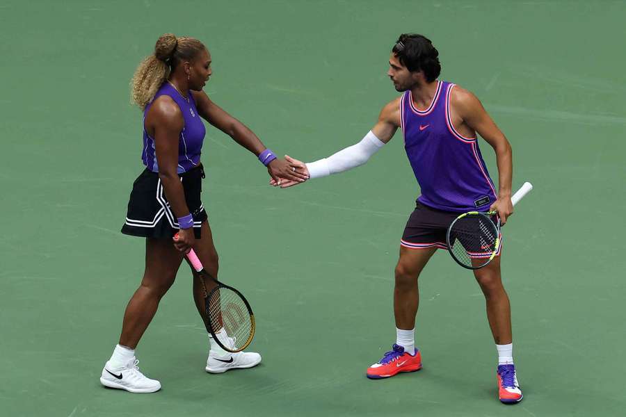 Serena Williams e Carlos Alcaraz perderam com a suíça Belinda Bencic e o italiano Flavio Cobolli Serena Williams e Carlos Alcaraz perderam com a suíça Belinda Bencic e o italiano Flavio Cobolli