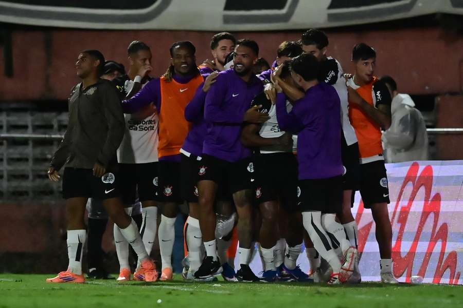 Corinthians avançou à semifinal em duelo emocionante Corinthians avançou à semifinal em duelo emocionante