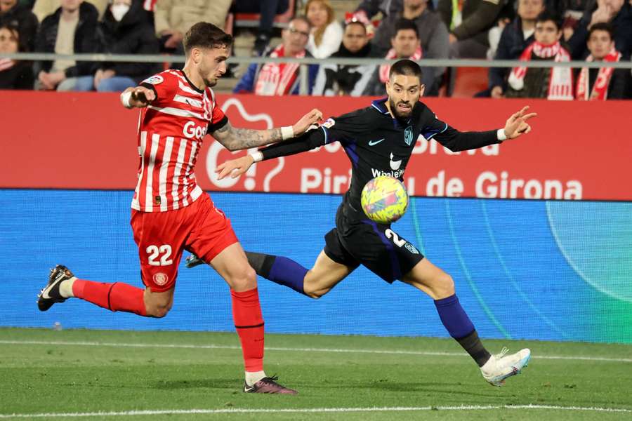 Santiago Bueno em ação pelo Girona