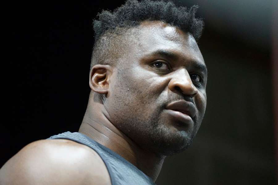 Francis Ngannou liet maandag weten dat zijn 15 maanden oude zoon Kobe is overleden