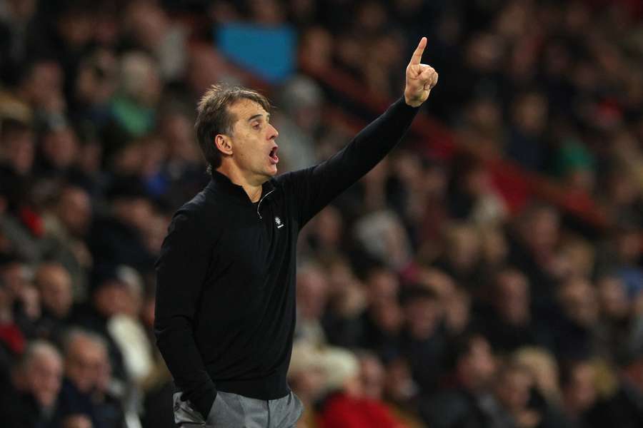Lopetegui da órdenes en un partido.