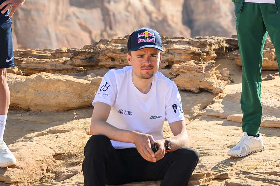 Tom Pidcock, en territorio saudita.