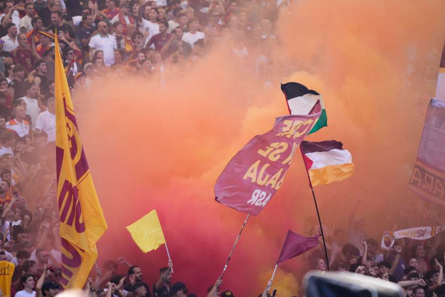 La curva giallorossa La curva giallorossa