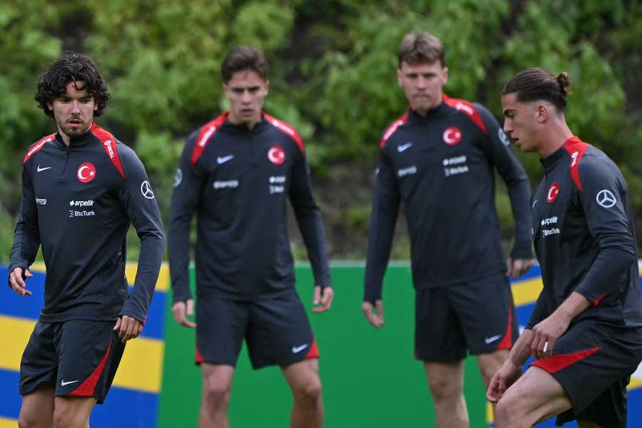 Seleção turca estreia na Euro nesta terça (18)
