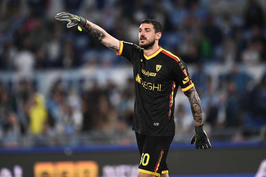 Wladimiro Falcone foi titular do Lecce em Roma
