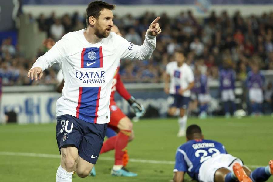 Messi celebrează marcarea unui gol pentru PSG în Ligue 1