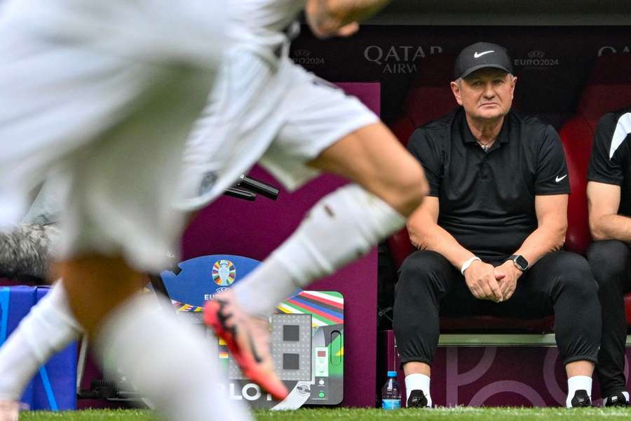 Matjaz Kek destacou exibição da equipa eslovena frente à Sérvia