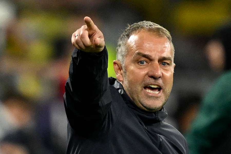 Hansi Flick afirma que LaLiga não cuida dos clubes