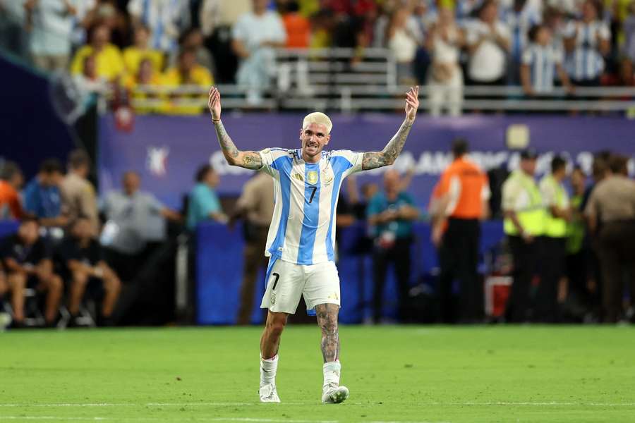 De Paul anima a la afición argentina en la final de la Copa América