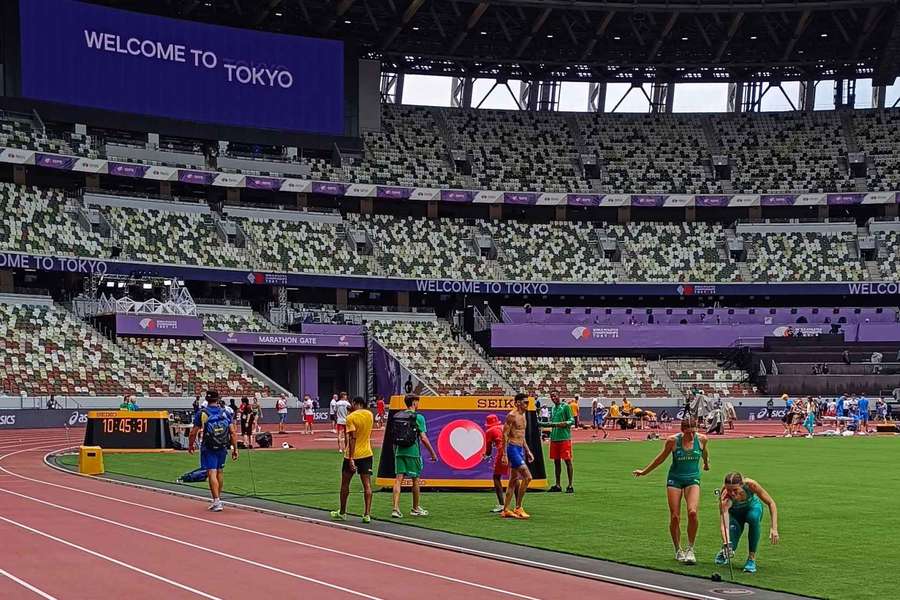 Treino de atletas portugueses no Estádio Nacional do Japão