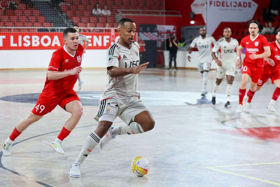 Higor abriu caminho ao triunfo do Benfica na Luz