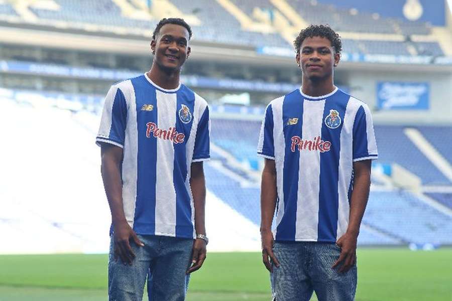 Julián Pérez e Jhojan de la Cruz apresentados no Estádio do Dragão