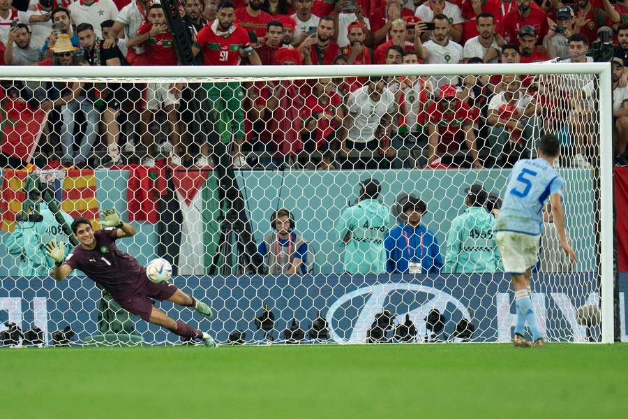 Bono a strălucit la penalty-uri contra Spaniei în 2022 Bono a strălucit la penalty-uri contra Spaniei în 2022