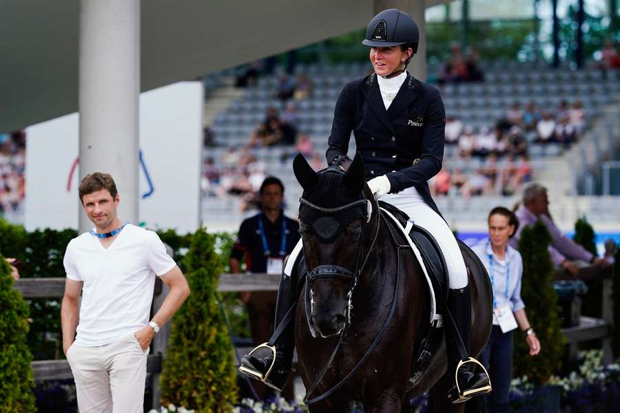 Thomas (l-) und Lisa Müller bei einem Reitsport-Event in Aachen Thomas (l-) und Lisa Müller bei einem Reitsport-Event in Aachen