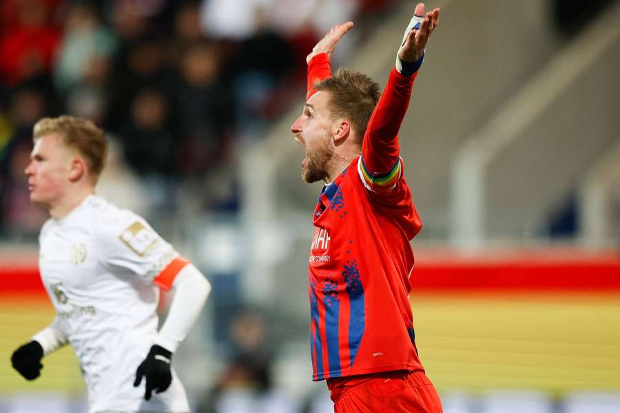 Heidenheim-Kapitän Mainka (r.) bei der 0:2-Heimpleite gegen Mainz 05
