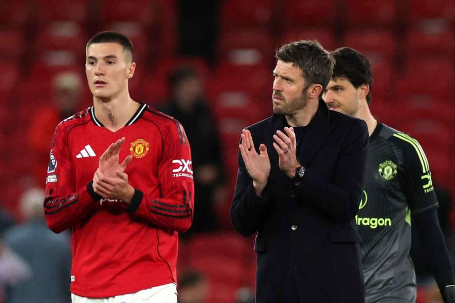 Carrick "waiting for formal talks" with Man Utd as Fernandes backs him to get the job