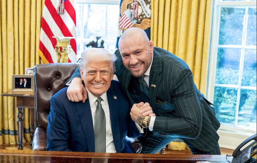 Trump y McGregor se acurrucan Trump y McGregor se acurrucan