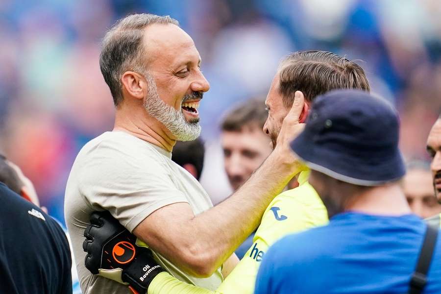 Matarazzo feierte nach dem Sieg gegen Union Berlin - wünscht nun dem VfB den Klassenerhalt.