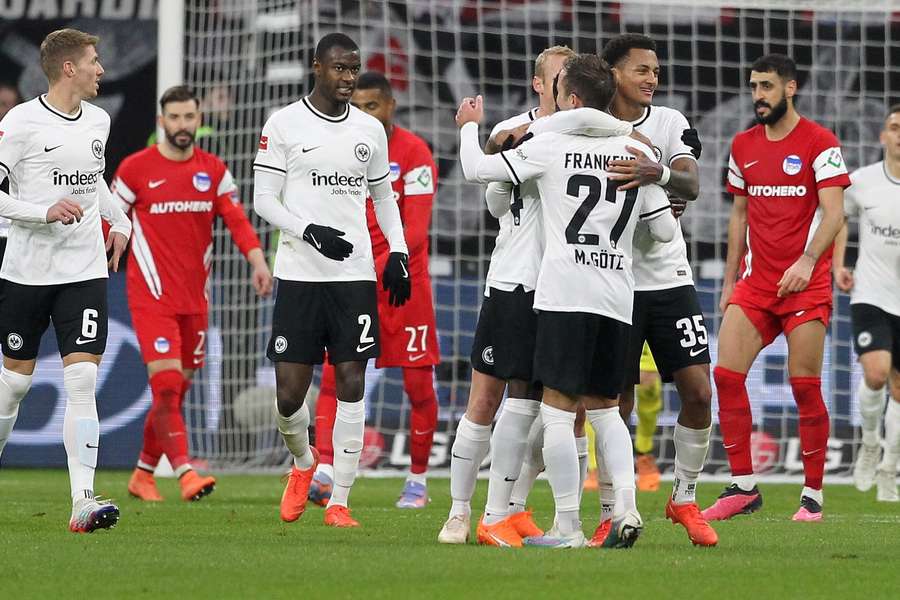 Eintracht Frankfurter feiert Sieg über Hertha BSC
