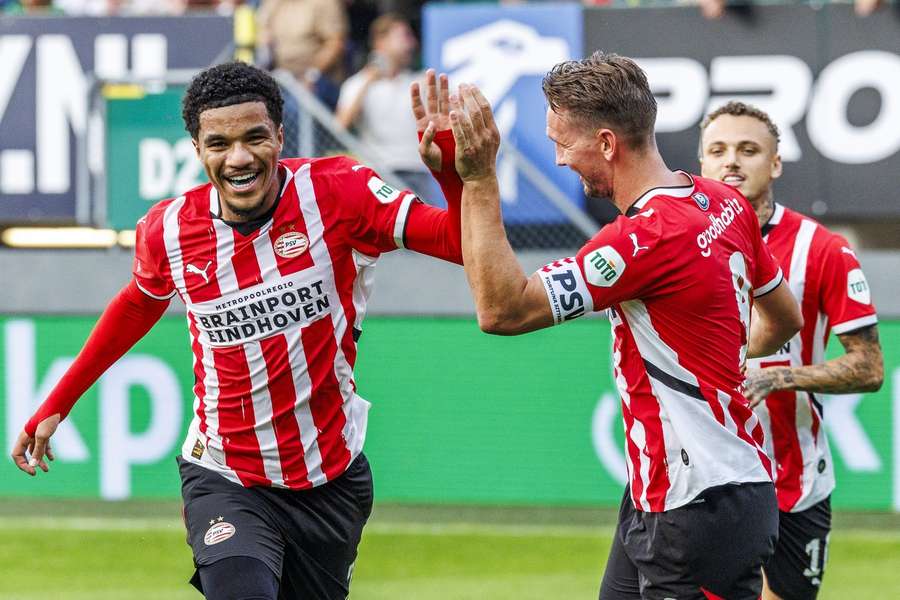 Malik Tillman (L) en Luuk de Jong waren verantwoordelijk voor de goals in de 3-1 zege op Fortuna Sittard