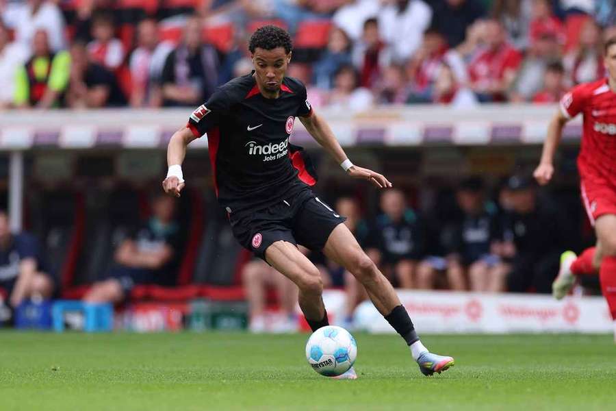 Chelsea intensify talks for Eintracht Frankfurt striker Ekitike