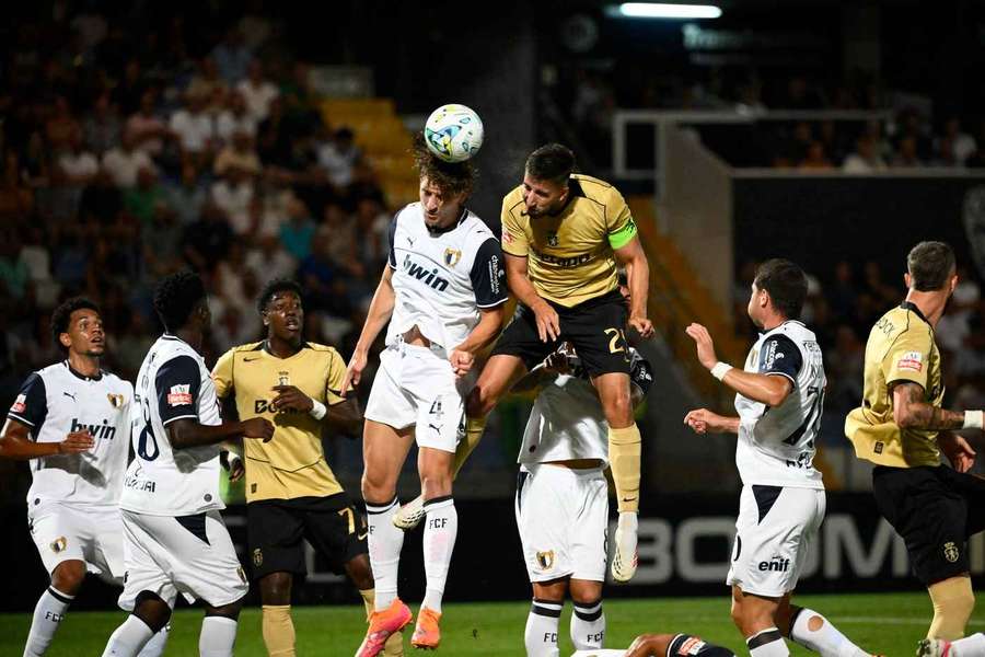 Gonçalo Inácio (r.) erzielte in Nachspiel ein Eigentor zum Ausgleich.