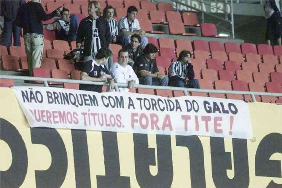 Passagem de Tite pelo Galo em 2005 foi extremamente conturbada Passagem de Tite pelo Galo em 2005 foi extremamente conturbada