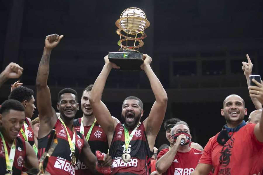 Olivinha faz sua quarta final do NBB com a camisa do Flamengo: 'A torcida  sempre está com a gente' - Esporte - Extra Online
