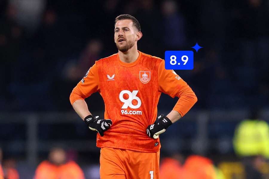 Nikto z brankárov Premier League nemá viac zákrokov než Dúbravka.