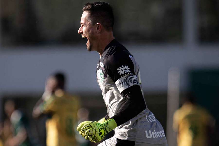 Tadeu deu dois passes para gol na vitória do Goiás