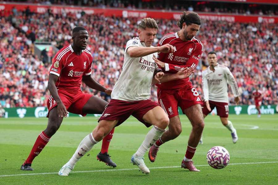 Arsenal's Viktor Gyokeres (centre) challenges Liverpool's Dominik Szoboszlai Arsenal's Viktor Gyokeres (centre) challenges Liverpool's Dominik Szoboszlai