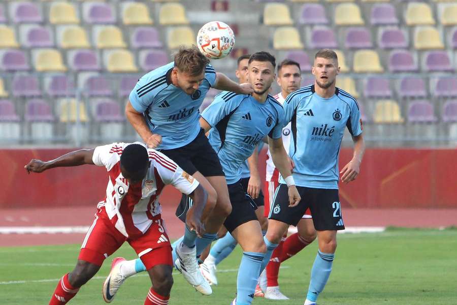Slovan bude hrať zápas tretieho kola v náhradnom termíne. Slovan bude hrať zápas tretieho kola v náhradnom termíne.