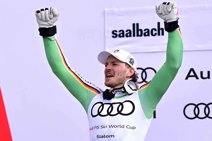 Straßer nach dem Gewinn des Weltcup-Slaloms in Saalbach.