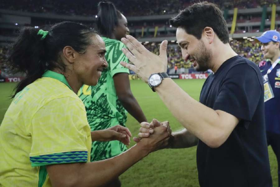 Arthur Elias e Marta em um novo momento da Seleção feminina