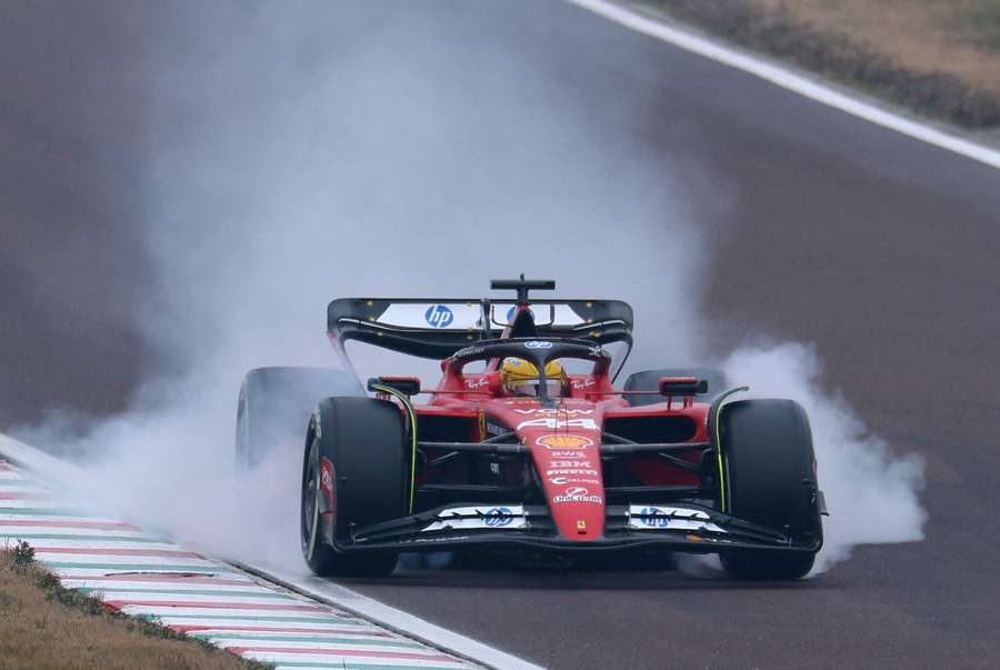 Lewis Hamilton sulla SF-23