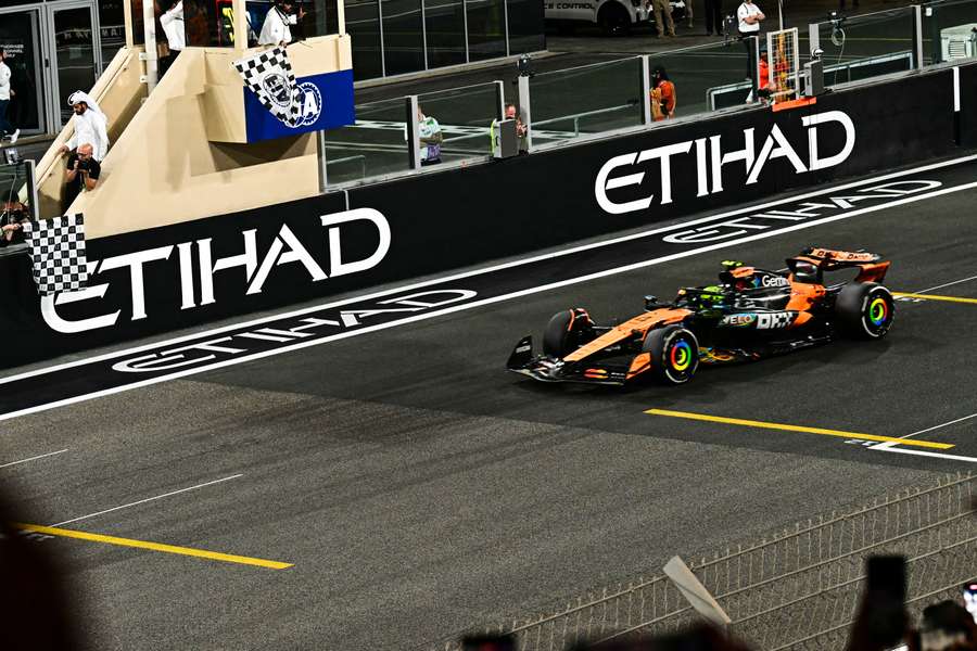 Norris mistrzem świata Formuły 1! Brytyjczyk o włos przed Verstappenem na koniec sezonu Norris mistrzem świata Formuły 1! Brytyjczyk o włos przed Verstappenem na koniec sezonu