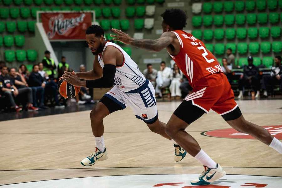 Jordan Loyd liderem Efesu, ale nie uniknął porażki z Hapoelem w Eurolidze
