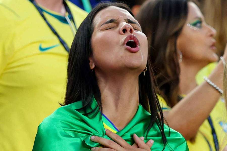 Torcedora brasileira sofrendo contra o Haiti na 2ª rodada Torcedora brasileira sofrendo contra o Haiti na 2ª rodada