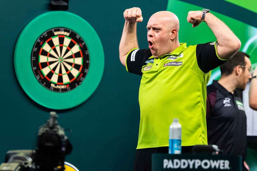 Michael van Gerwen jubelt über den Einzug ins Finale der Darts-WM 2025