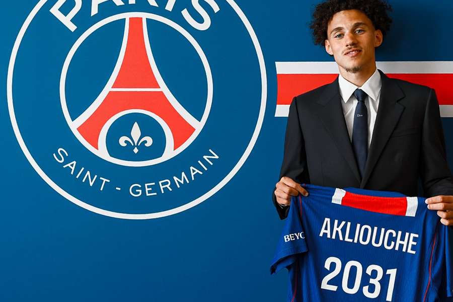 Maghnès Akliouche assinou com o PSG até 2031 Maghnès Akliouche assinou com o PSG até 2031