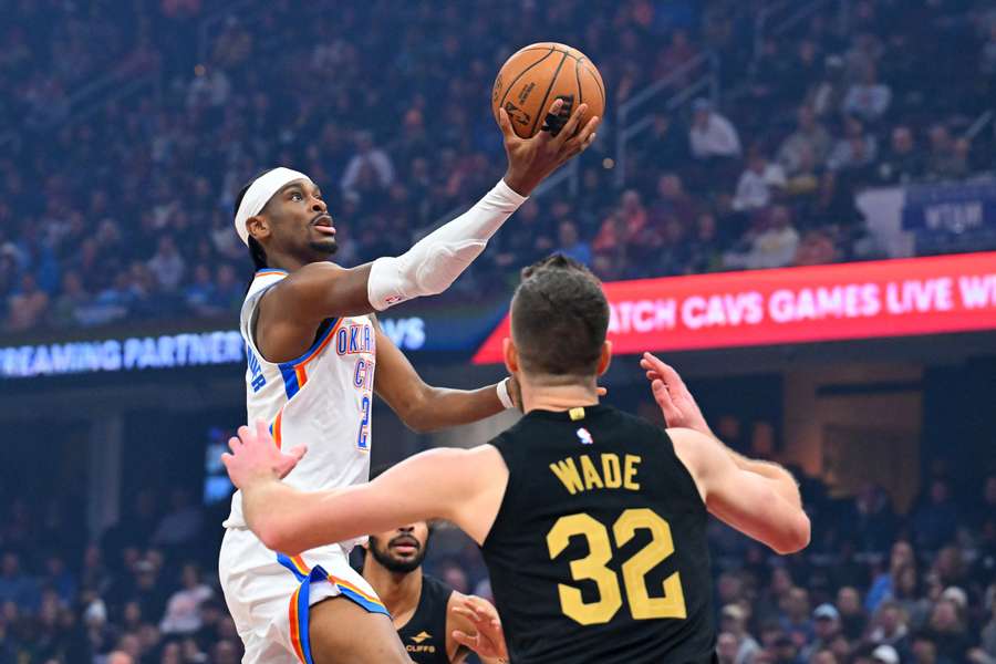 Shai Gilgeous-Alexander entra a canasta