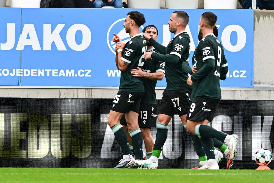 Radost v podání fotbalistů Jablonce. Radost v podání fotbalistů Jablonce.