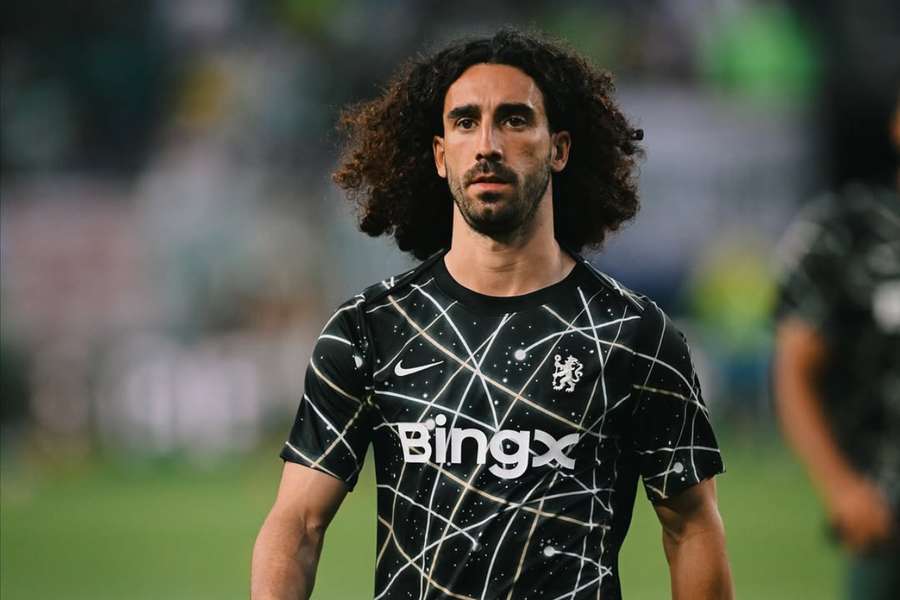 Cucurella já viu a estratégia de transferências do Chelsea de forma negativa