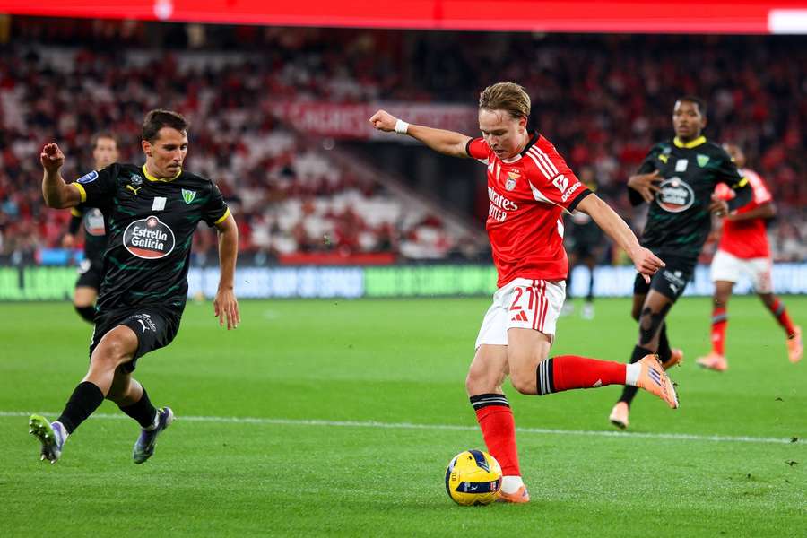 Andreas Schjelderup in action against Tondela in the Portuguese league Andreas Schjelderup in action against Tondela in the Portuguese league