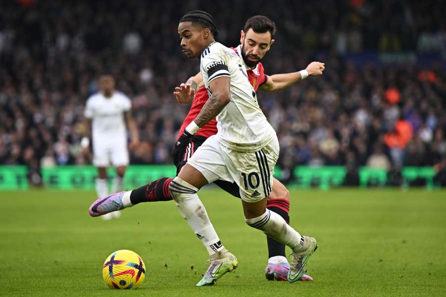 Leeds United's Dutch striker Crysencio Summerville vies with Manchester United's Portuguese midfielder Bruno Fernandes