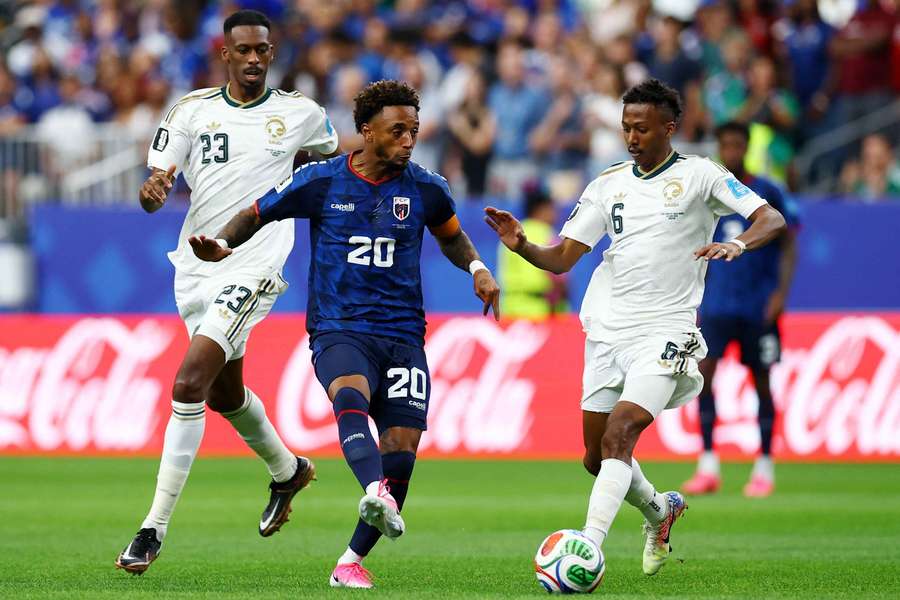 Ryan Mendes diante da Arábia Saudita