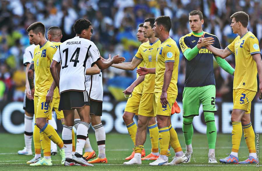 Němci se s Ukrajinci rozešli smírně 3:3. Němci se s Ukrajinci rozešli smírně 3:3.